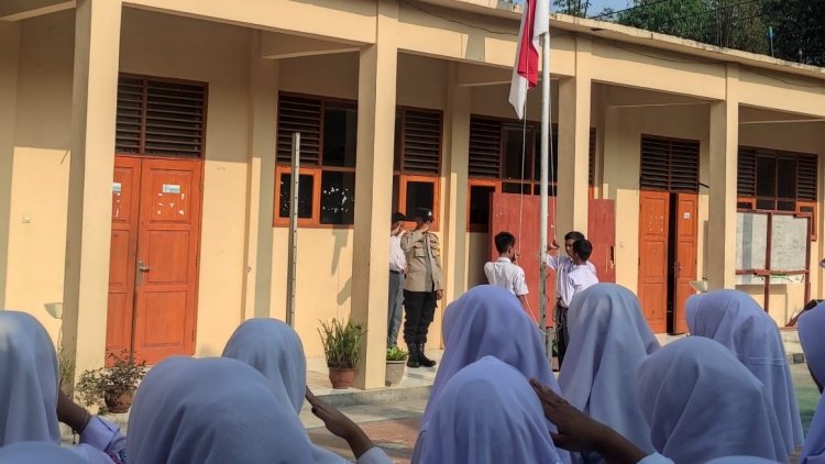 Jadi Pembina Upacara Bendera, Bhabinkamtibmas Sampaikan Imbauan Kamtibmas