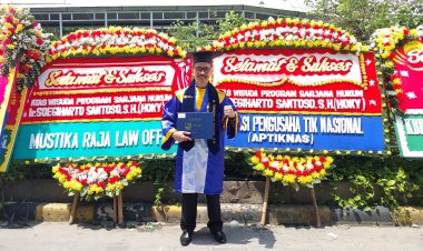 Sandang Sarjana Hukum, Soegiharto Santoso Raih Cum Laude