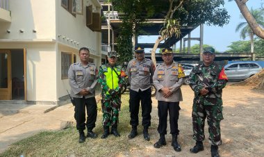 Antisipasi Terorisme, Polsek Cireunghas Perketat Pengamanan Perayaan Natal Dan Tahun Baru 2024 Di Gereja Oikumene