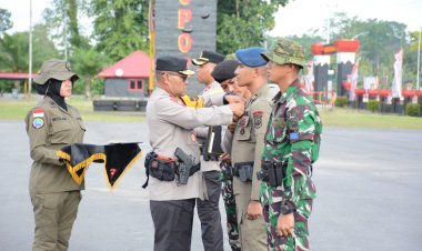 Ratusan Personil TNI - Polri di Satgas Operasi Damai Cartenz 2023 Terima Penghargaan Pin Emas Kapolri