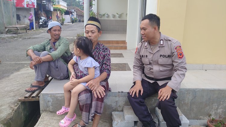 Jaga sitkamtibmas Polisi RW Polsek Sukabumi Sambangi Warga.