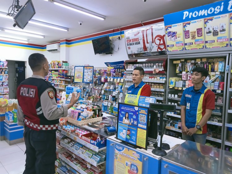 Ciptakan Kamtibmas Yang Kondusif,Polsek Cireunghas Laksanakan Patroli Dialogis Ke Mini Market