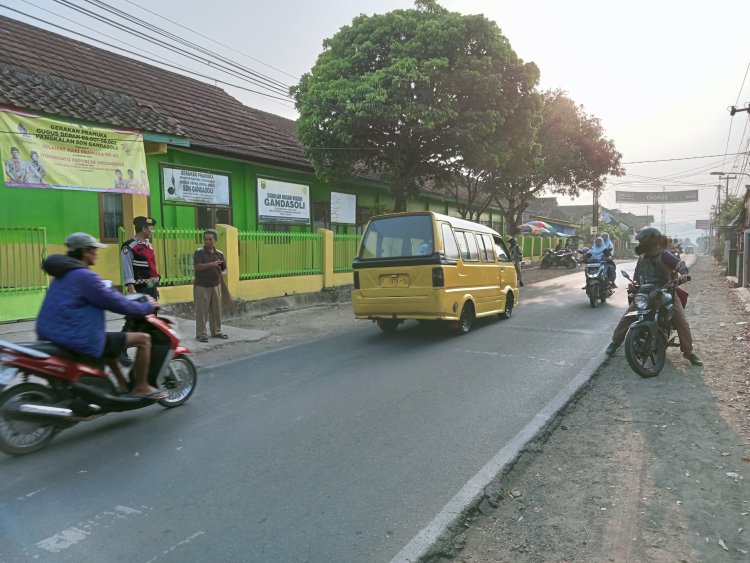 Polsek Cireunghas Berikan Pelayanan Prima Kepada Warga, Melalui Gatur Lalin