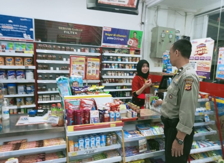 Cegah Aksi Kejahatan,Polsek Cireunghas Gencar Laksanakan Patroli Mini Market