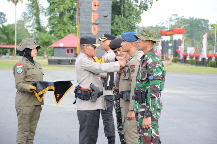 Ratusan Personil TNI - Polri di Satgas Operasi Damai Cartenz 2023 Terima Penghargaan Pin Emas Kapolri