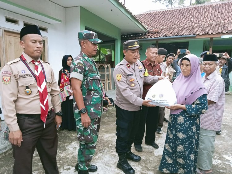 Kapolsek Cireunghas Bersama Forkopimcam,Serahkan Bantuan Aksi Tanggap Darurat Bencana