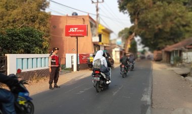 Wujud Pengabdian Kepada Warga,Polsek Cireunghas Laksanakan Gatur Lalin