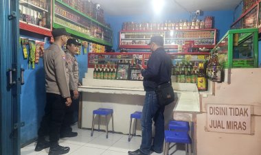 Cegah Peredaran Minuman Beralkohol,Polsek Sukalarang Gelar Razia Miras