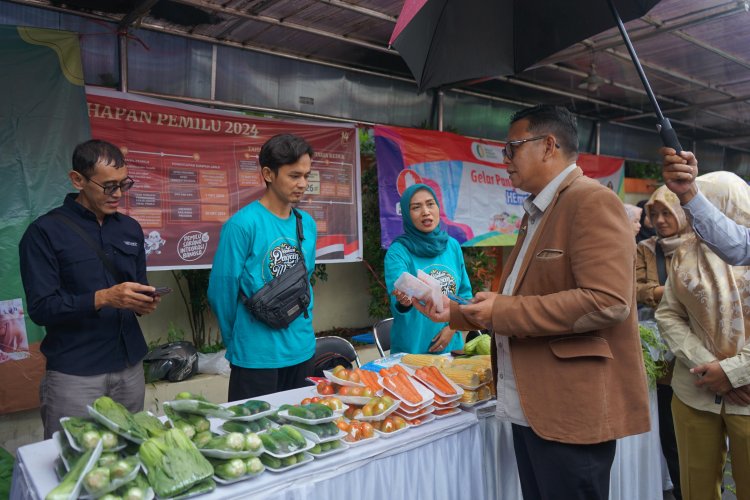 Kendalikan Inflasi Daerah, Pj Walikota Sukabumi  Buka Bazar Murah