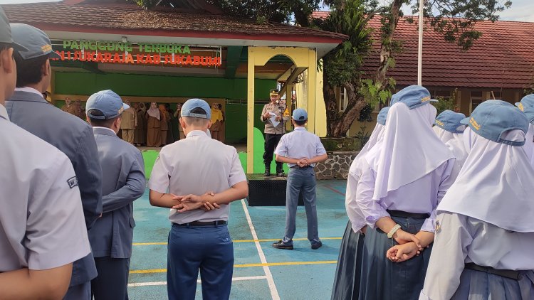 Jadi Pembina Upacara di Sekolah, Kapolsek Ajak  Pelajar,Stop Kenakalan Remaja