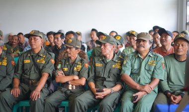 Penjabat Wali Kota Sukabumi Buka Bimtek Satlinmas Kelurahan Baros Jelang Pemilu 2024