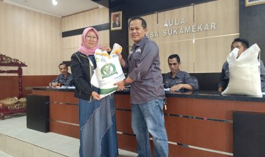 Pemdes Sukamekar Salurkan Beras Bansos Sumber Kemensos dari Bulog