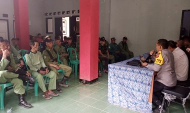 Jelang Pemilu 2024, Bhabinkamtibmas Polsek Cireunghas Berikan Pembinaan Anggota Linmas