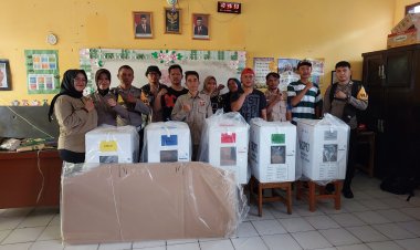 Personil Polsek Warudoyong Kawal Pergeseran Kotak Suara dari PPK ke KPPS sekecamaan Warudoyong*