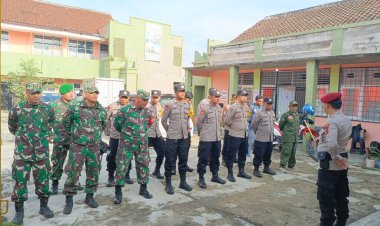 Polsek Cikole Laksanakan Apel pengamanan Di Gudang Logistik PPK Kecamatan Cikole