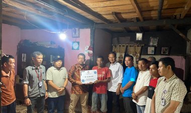 KPUD dan Polres Kaur Berikan Santunan 46 Juta Buat Keluarga KPPS yang Meninggal