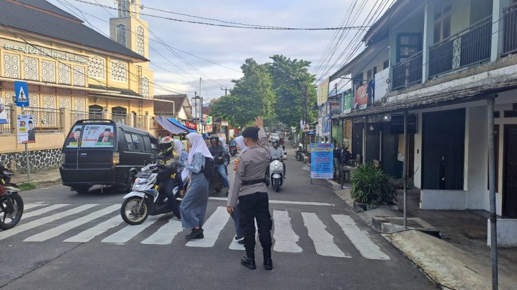 Melalui  Gatur Lalin, Bentuk Pelayanan Polri Kepada Warga