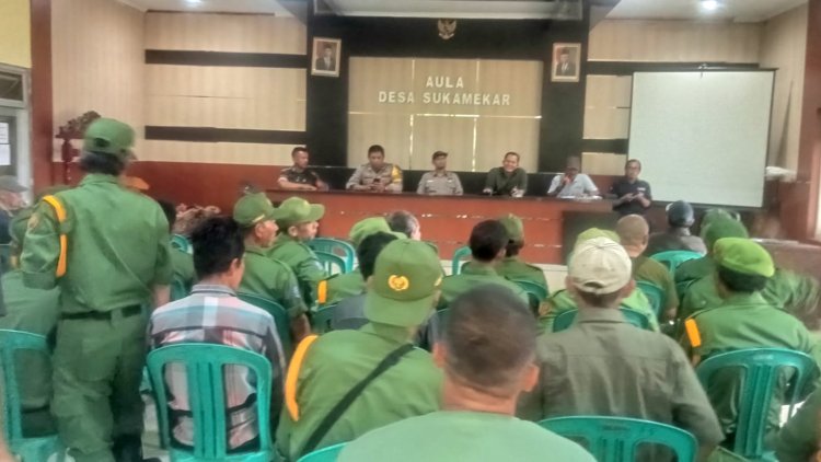 Linmas Desa Sukamekar Laksanakan Pembekalan dari Stakeholder Pemilu 2024