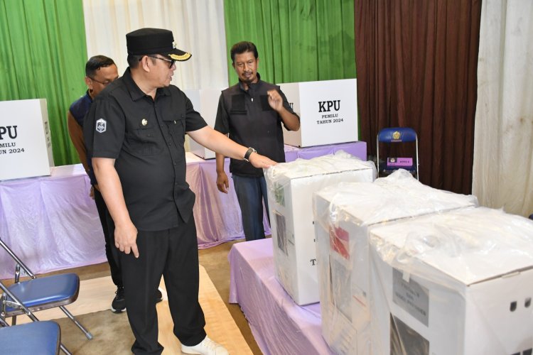 Penjabat Wali Kota Sukabumi Pantau Distribusi Logistik Pemilu 2024