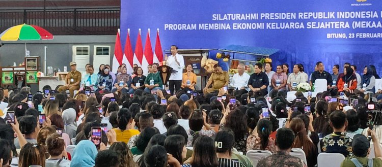 Presiden Joko Widodo Puji Semangat Nasabah PNM Saat Silaturahmi di Kota Bitung