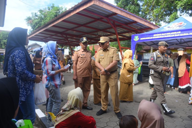Penjabat Wali Kota Sukabumi,Pantau Langsung Operasi Pangan Murah
