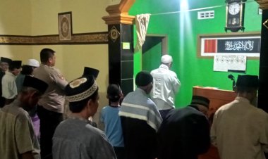 Tarawih Keliling Ramadhan 1445 H, Bhabinkamtibmas Polsek Sukaraja Ajak Warga Jaga Lingkungan