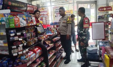 Upaya Kondusifitas di Wilayah Bhabinkamtibmas Bersinergi Dengan Babinsa Lakukan Patroli