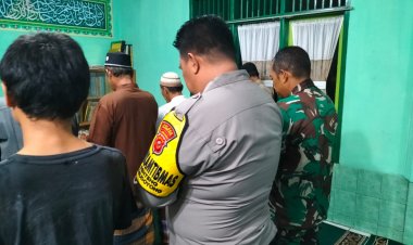 Pererat Silaturahmi Polsek Warudoyong Sholat Tarawih Bersama Warga