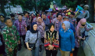 Kapolsek Pabedilan Dampingi Menteri Sosial RI Dalam Kunjungan Pasca Banjir