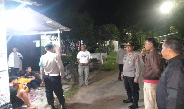 Cegah Kejahatan Polsek Waled Sambangi Pos Kamling