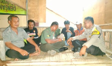 Sinergitas TNI -Polri, Bhabinkamtibmas bersama Babinsa Laksanakan Pembinaan Petugas Satkamling