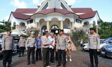 Kunjungi Sejumlah Gereja, Kapolda Pantau Pengamanan Ibadah Paskah di Kota Manado