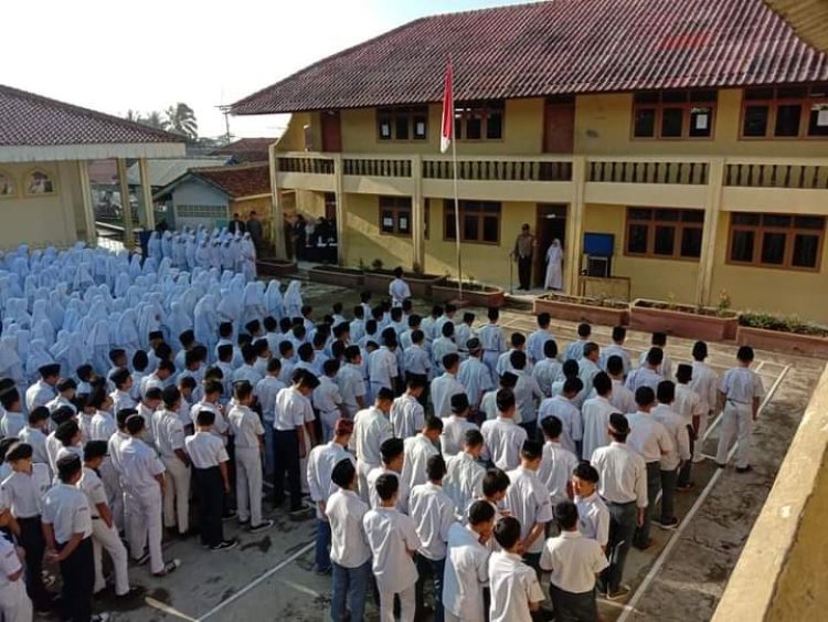 Antisipasi Tawuran Antar Pelajar, Bhabinkamtibmas Polsek Sukaraja Sukabumi Kota Aktif Pembinaan Pelajar