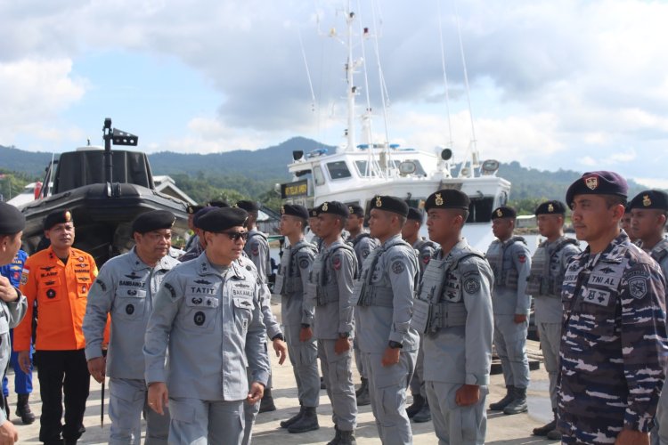 Bakamla RI Bersama 1.500 Personel Manuver Lapangan di Ambon