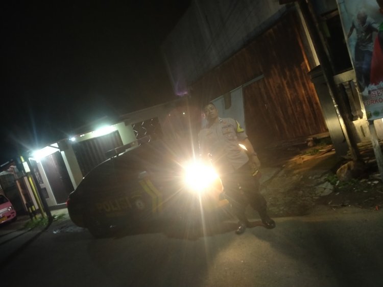 Bhabinkamtibmas dan Ketua RW 06 Cikapek Bubarkan Tawuran Sarung di Situ Cijeruk Desa Sukamekar