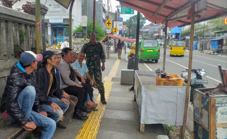 Sambangi Warga Bhabinkamtibmas Polsek Warudoyong Sampaikan himbauan Kamtibmas