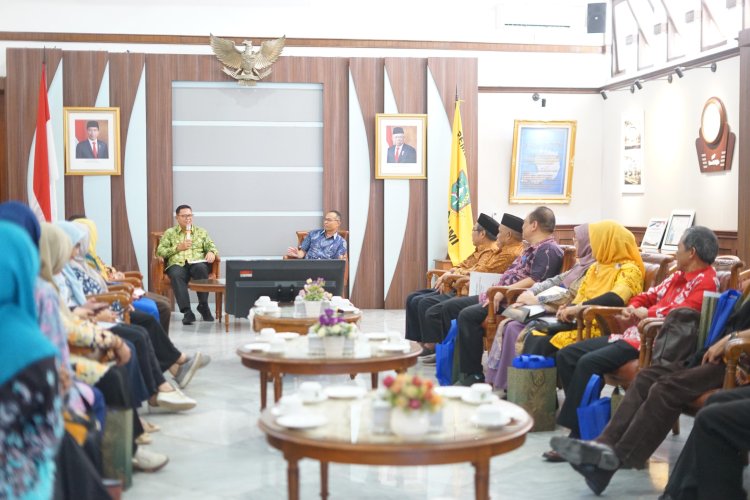 PJ Walikota Sukabumi Lepas 17 PNS Pensiun