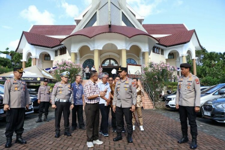 Kunjungi Sejumlah Gereja, Kapolda Pantau Pengamanan Ibadah Paskah di Kota Manado