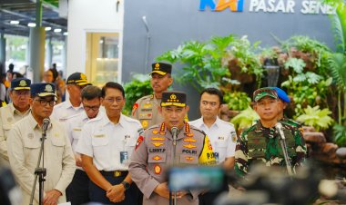 Tinjau Stasiun Pasar Senen, Kapolri : Pastikan Pemudik Terlayani dengan Baik