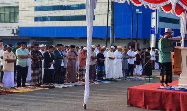 Gambarkan Toleransi, Wali Kota Bitung dan Wakilnya Sholat Ied Berjama