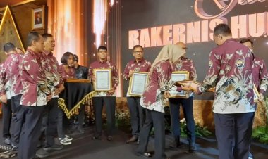 Kabid Humas Polda Sumsel Terima Penghargaan Sebagai Juara 1 Amplifikasi Berita Terbanyak se-Indonesia
