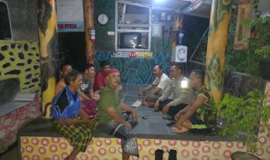 Melalui Sambang Siskamling , Bhabinkamtibmas Polsek Dukupuntang Ajak Warga Jaga Kamtibmas