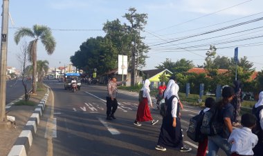 Berikan Pelayanan Prima Kepada Warga, Polsek Plered Laksanakan Gatur Lalin