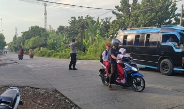 Layani Masyarakat Pengguna Jalan, Polsek Karangsembung Gelar Gatur Lalin