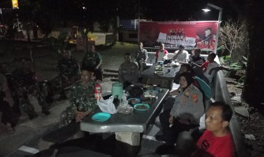 Dukung Timnas Muda U-23,  Polsek Plered Gelar Nobar Bersama Warga