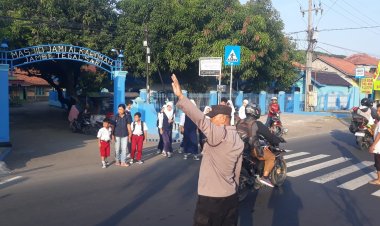 Polsek Plered Polresta Cirebon Laksanakan Pelayanan Gatur Lalin