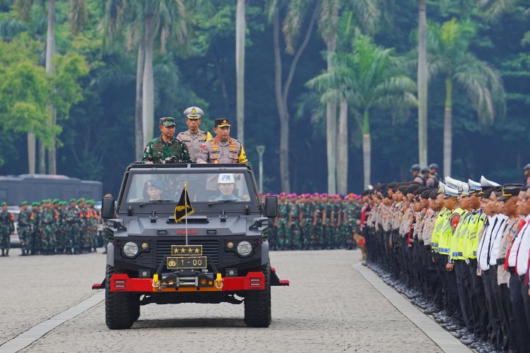 Kapolri dan Panglima TNI Pimpin Apel Gelar Pasukan Ops Ketupat