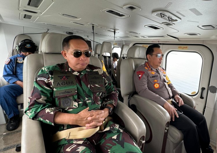 Kapolri dan Panglima TNI Patroli Udara Cek Kesiapan Mudik di Pelabuhan Gilimanuk