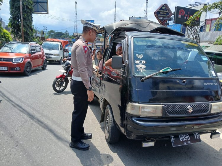 Bawa Kendaraan Bukan Untuk Peruntukannya, Panit Lantas Beri Teguran Humanis