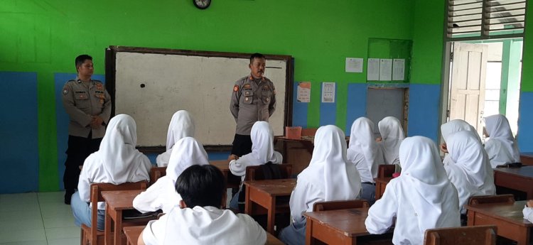 Polsek Sedong Laksanakan Program 'Police Goes To School ' ke SMK Bina Bangsa
